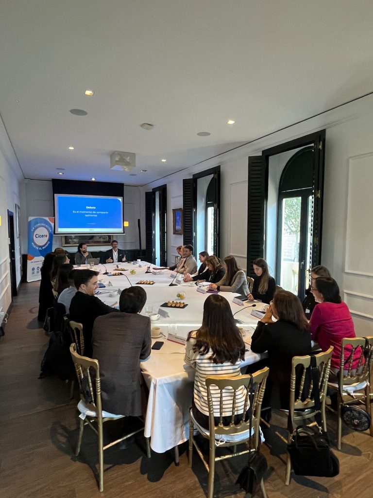 Farmacovigilancia y comunicación organizado por Cícero