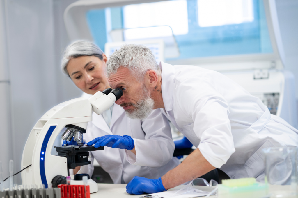 Ensayo MARIPOSA de Johnson & Johnson: la combinación de amivantamab y lazertinib mejora la supervivencia en cáncer de pulmón con mutación EGFR.
