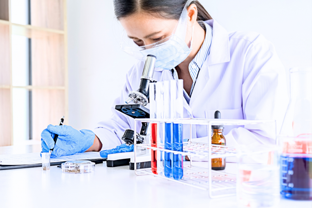Tremfya administración subcutánea colitis ulcerosa estudio ASTRO