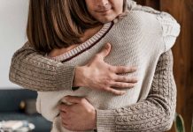 Oxitocina: la hormona del amor que transforma tu bienestar Oxitocina a través de un abrazo