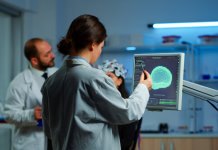 55 jefes de servicio de Psiquiatría identifican 5 claves para impulsar la especialidad a través de la innovación terapéutica Un equipo médico analiza imágenes cerebrales